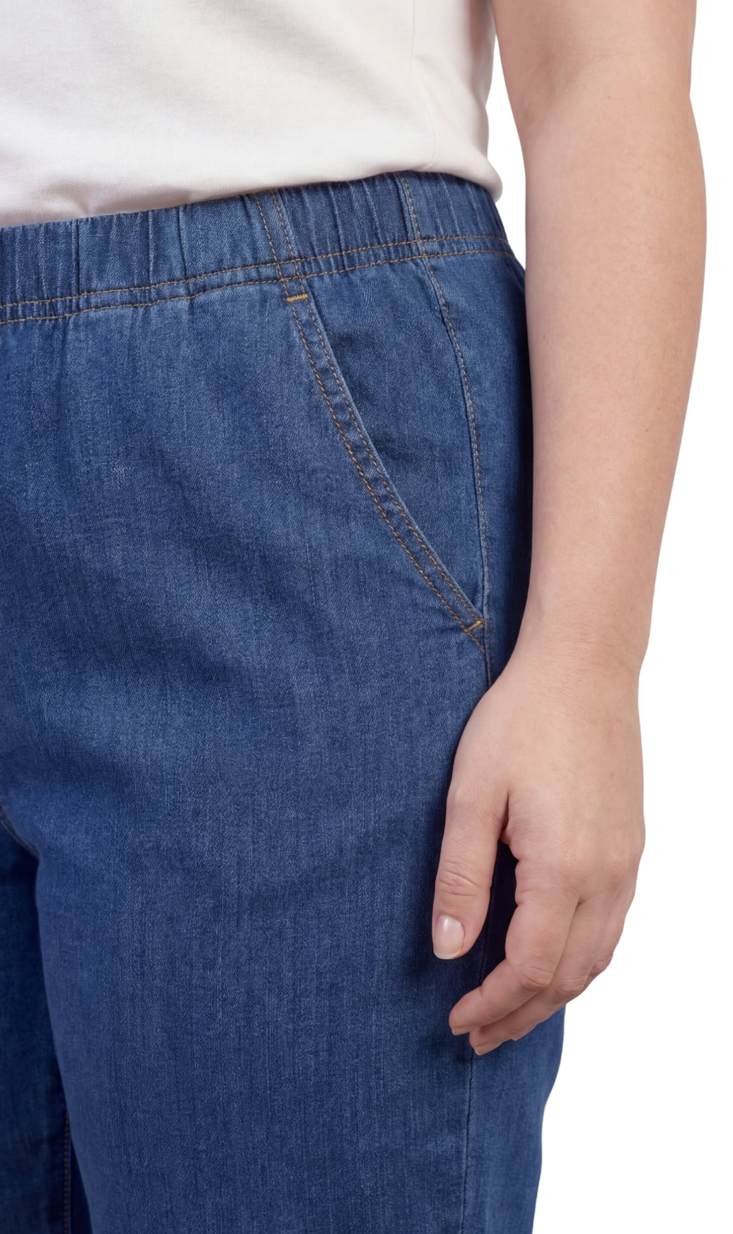Women’s Elastic Waist Pull-On Jeans – Soft, Comfortable & Flattering Fit
