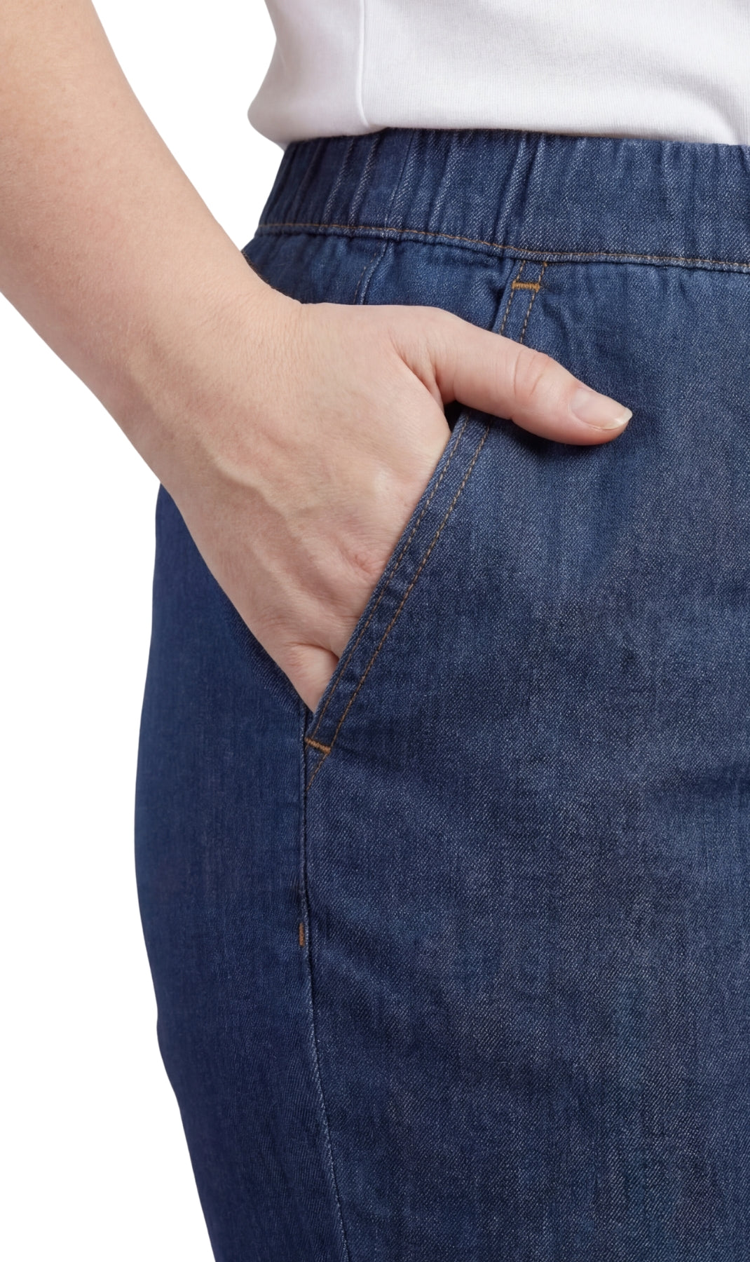 Women’s Elastic Waist Pull-On Jeans – Soft, Comfortable & Flattering Fit