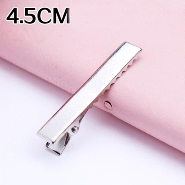 Metallic hair clip on pink fabric with '4.5CM' text