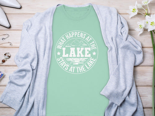 Lustiges Langarm-T-Shirt „What Happens At The Lake“