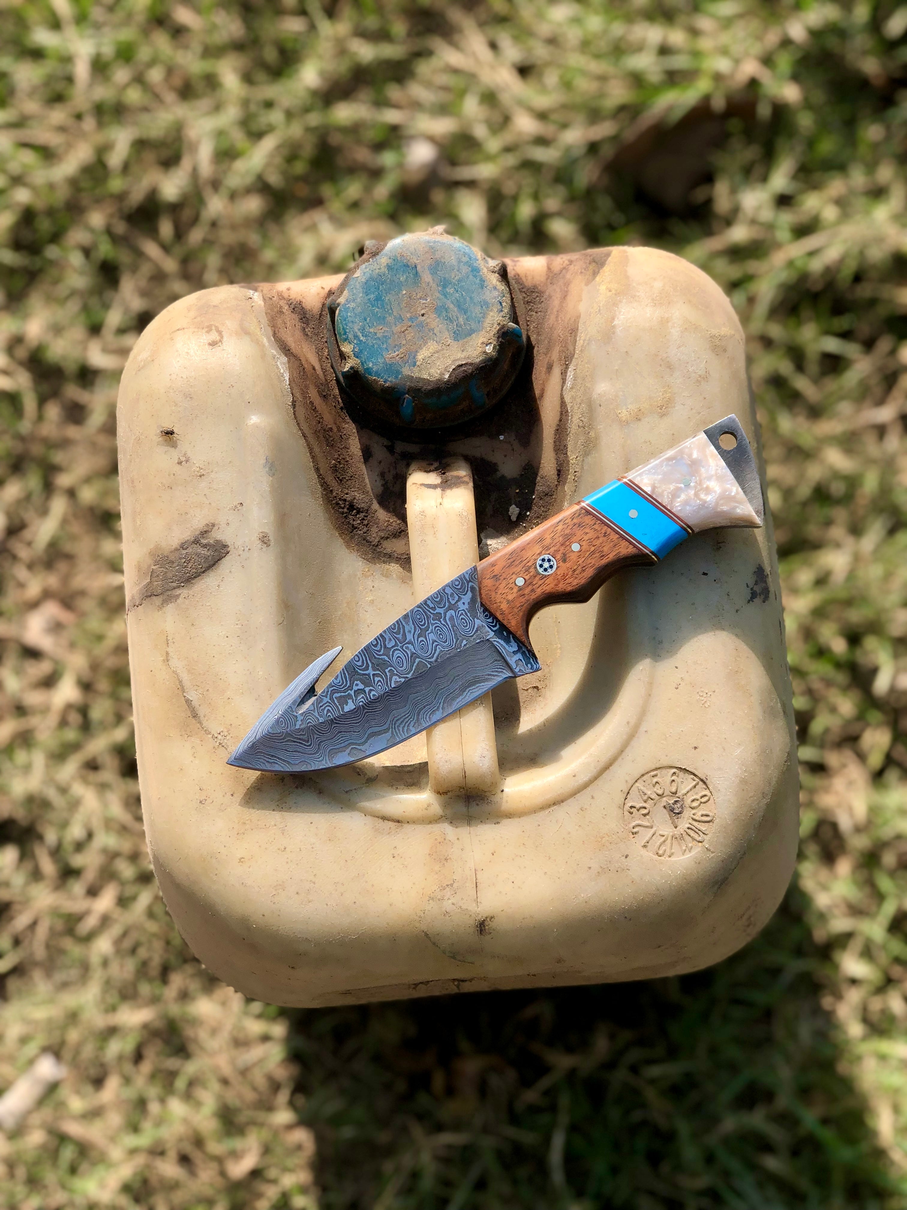 The Hunter's Edge: 8.25-Inch Gut Hook Skinning Hunting Knife with Raindrops Damascus Steel Blade & Rosewood Handle