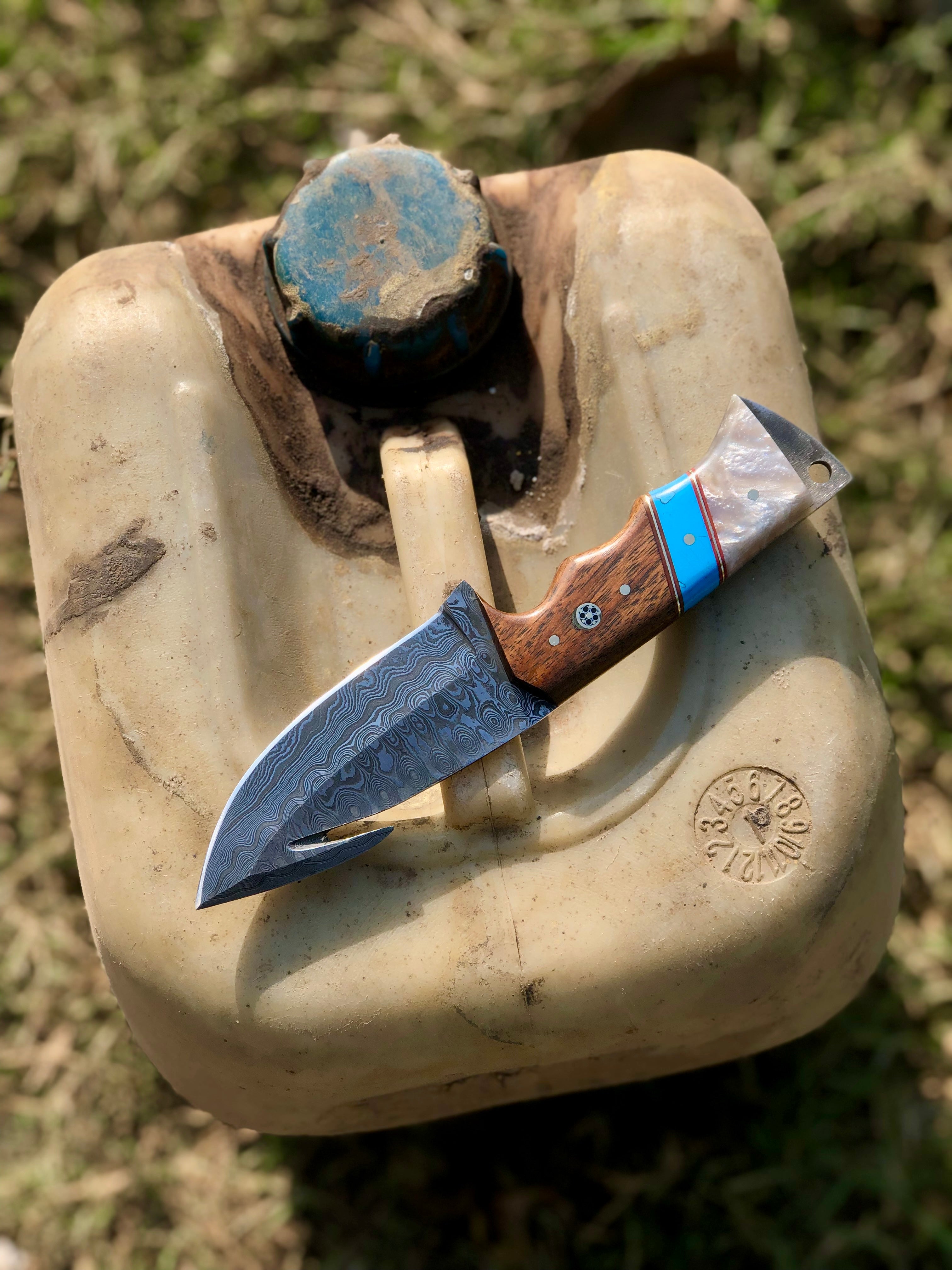 The Hunter's Edge: 8.25-Inch Gut Hook Skinning Hunting Knife with Raindrops Damascus Steel Blade & Rosewood Handle