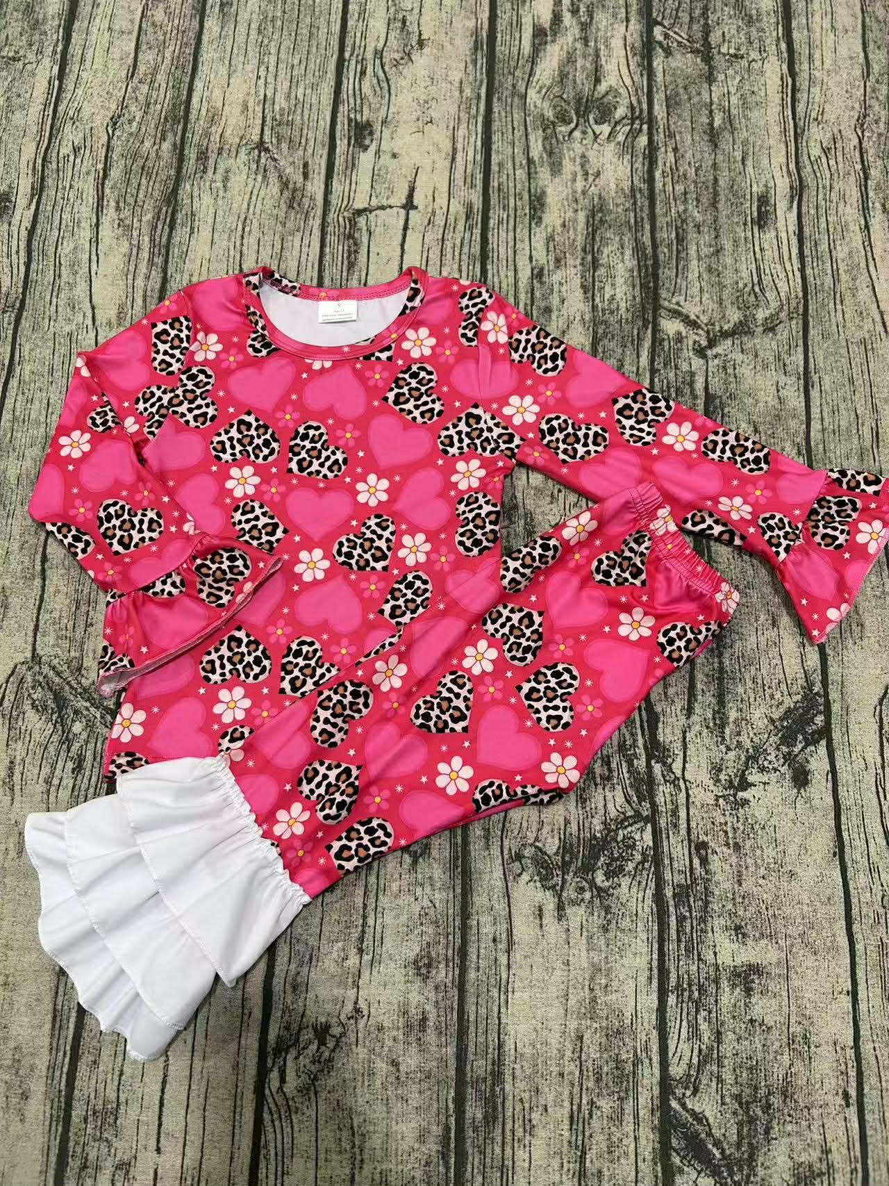 Baby Zweiteiler Leopardenherz-Druck – Langarm-Oberteil & Rüschenhose | Zartrosa