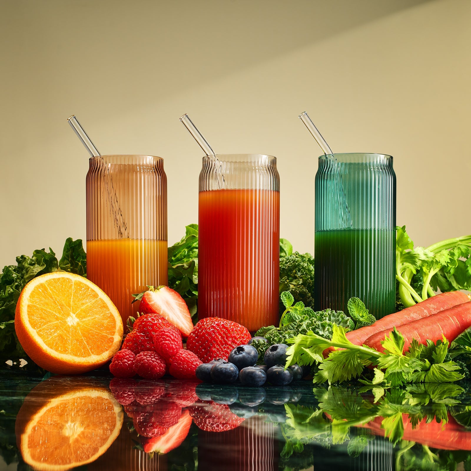 Rippen-Highballgläser im Dosen-Design mit Glasstrohhalmen – 6er-Set