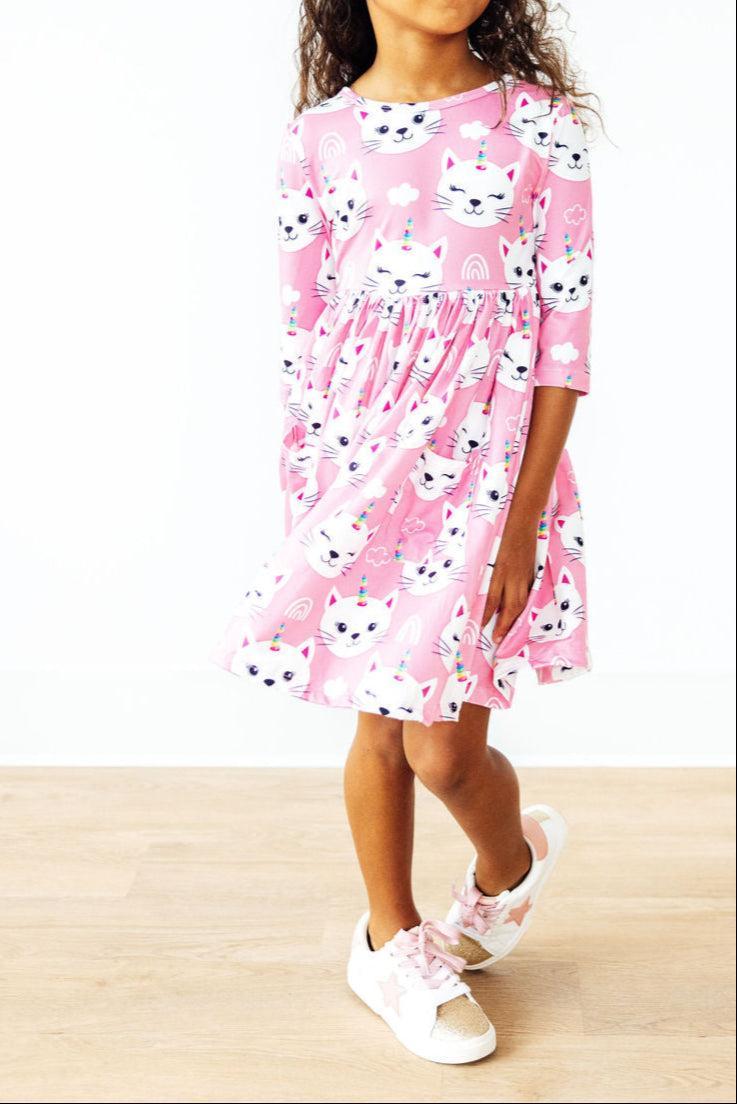 Einhorn-Kätzchen Dreiviertelarm-Taschen-Wirbelkleid