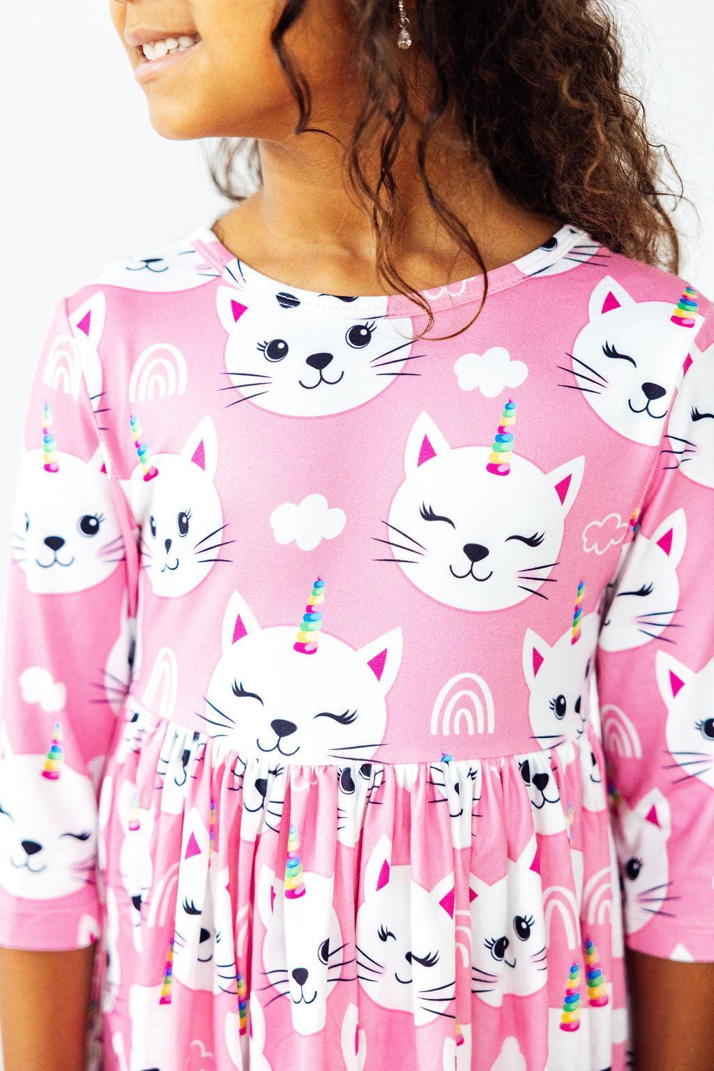 Einhorn-Kätzchen Dreiviertelarm-Taschen-Wirbelkleid
