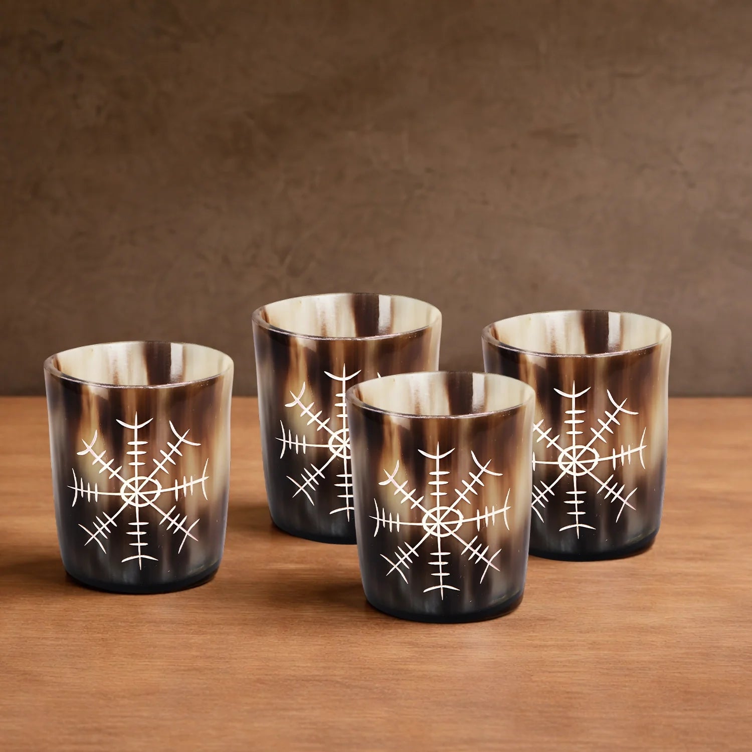 Nordic Compass Horn-Schnapsgläser – Handgefertigtes Barware-Set aus echtem Büffelhorn