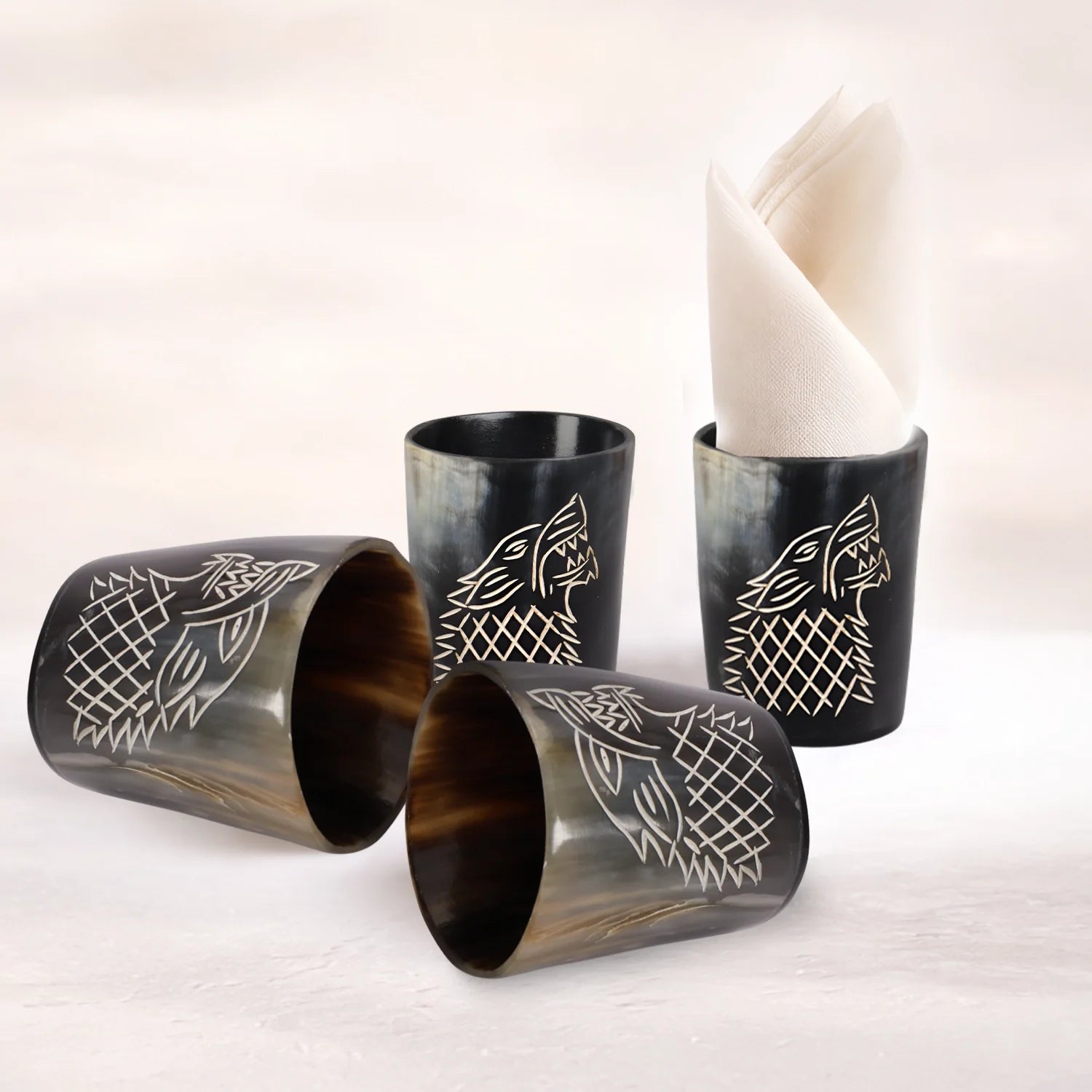 Viking Wolfshorn-Shotgläser – Handgemachtes Bar-Set aus echtem Büffelhorn