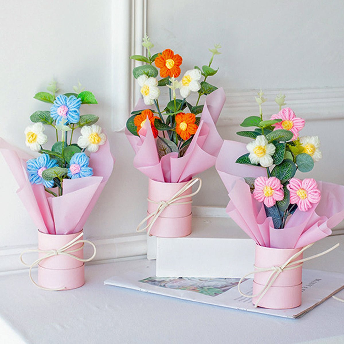 Gehäkeltes Gänseblümchen-Blumenstrauß mit integriertem Licht