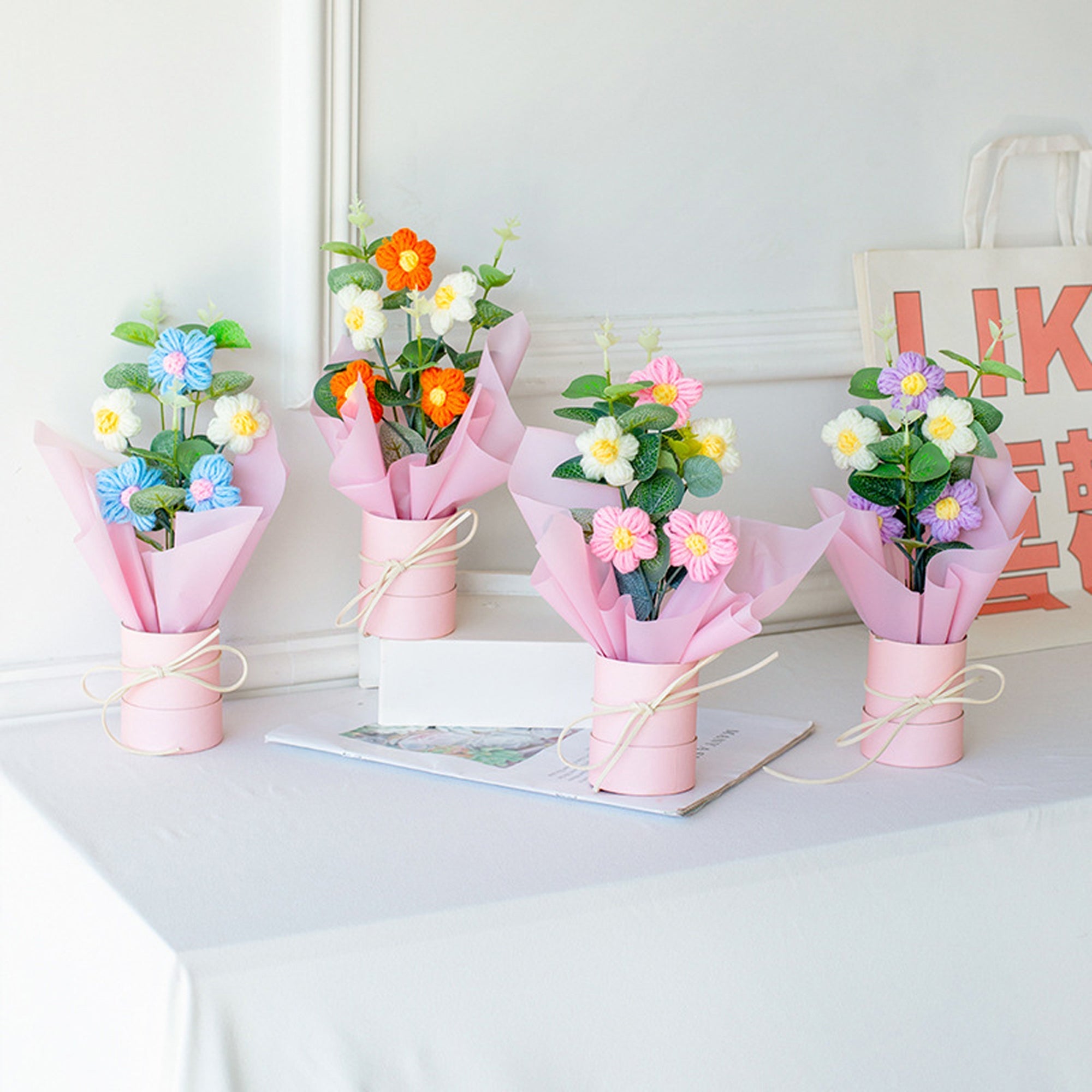 Gehäkeltes Gänseblümchen-Blumenstrauß mit integriertem Licht