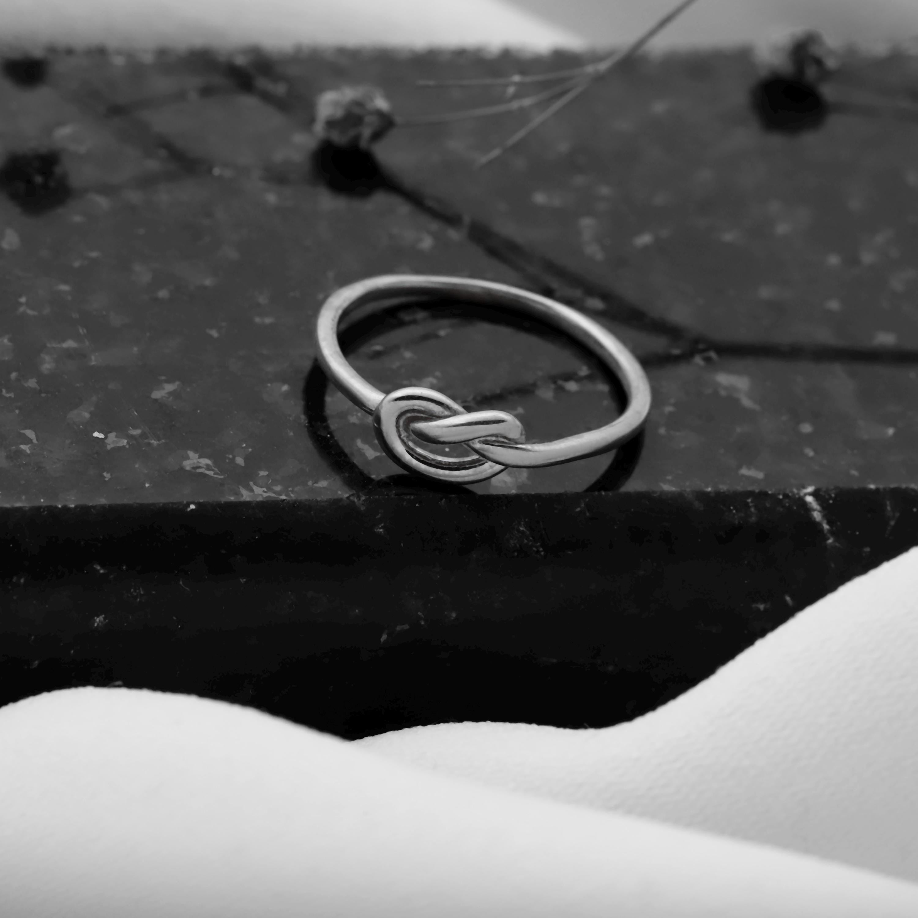 Sterling Silber Infinity-Knoten Ring – Ein Versprechen ewiger Liebe