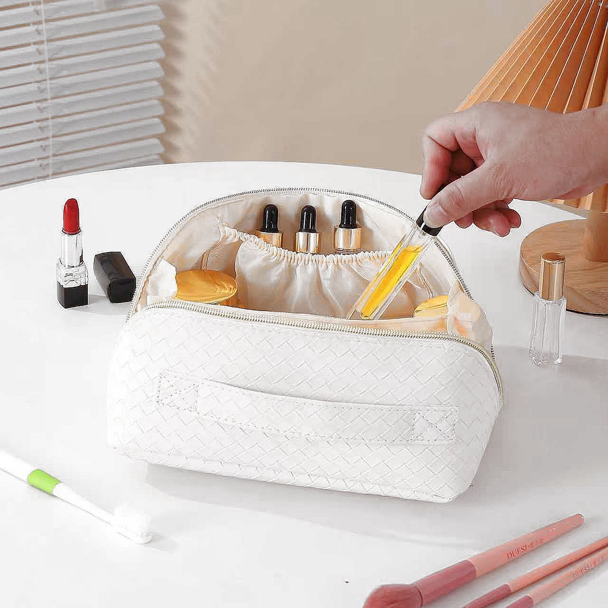 White PU Leather Makeup Bag – Large Capacity Travel Organizer