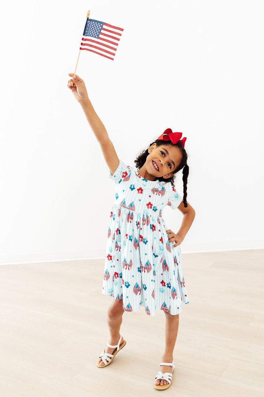Home of the Brave Pocket-Kleid mit kurzen Ärmeln | Mädchen & Kleinkinder | 6 Monate–9/10 Jahre