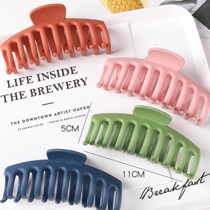Four colorful hair clips on a surface with text and measurements.