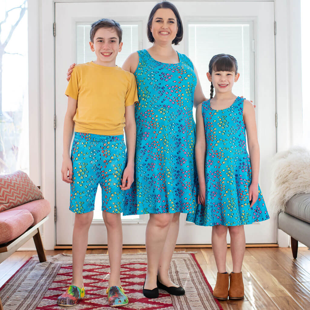 Ärmelloses Damen-Sommerkleid mit Fischregenbogen-Motiv und Taschen