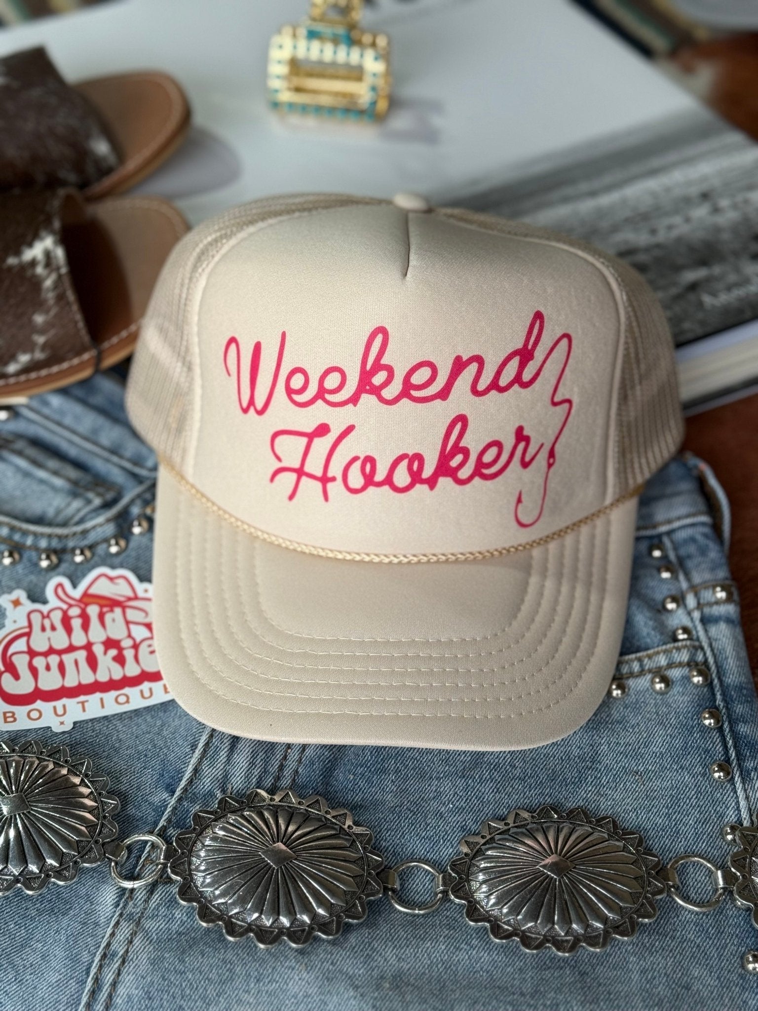 Weekend Hooker Trucker Hat | Lustiger Angelhut für Damen | Hergestellt in den USA